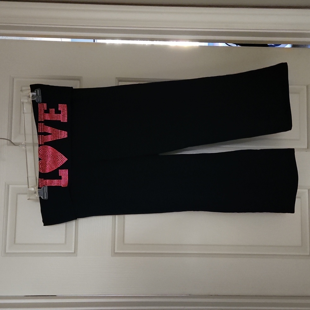 Pink VS Black Crop Leggings NWOT Never Worn Size M All Rhinestones Attached